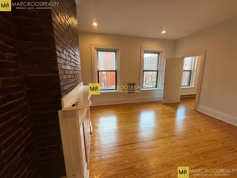 Building Photo - 672 Tremont St