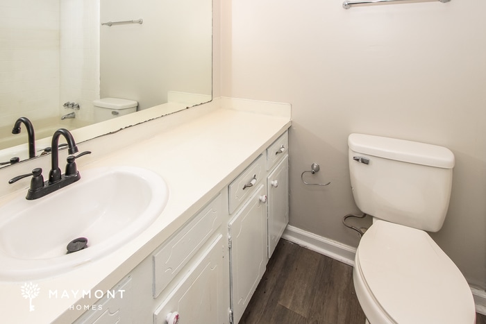 Building Photo - 111 Point Cir