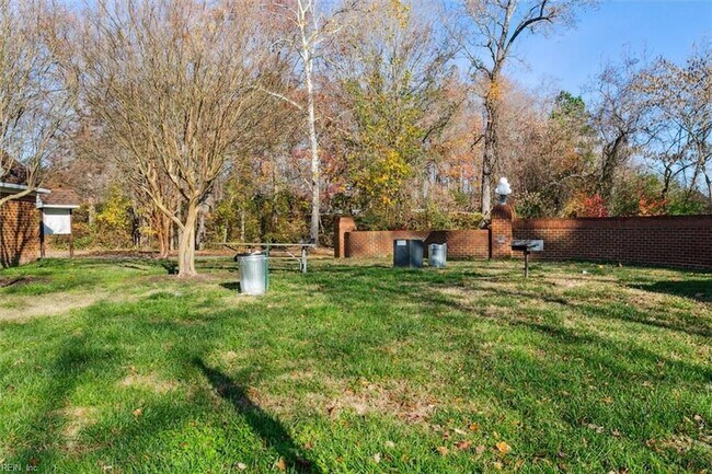 Building Photo - 213 Quarter Trail