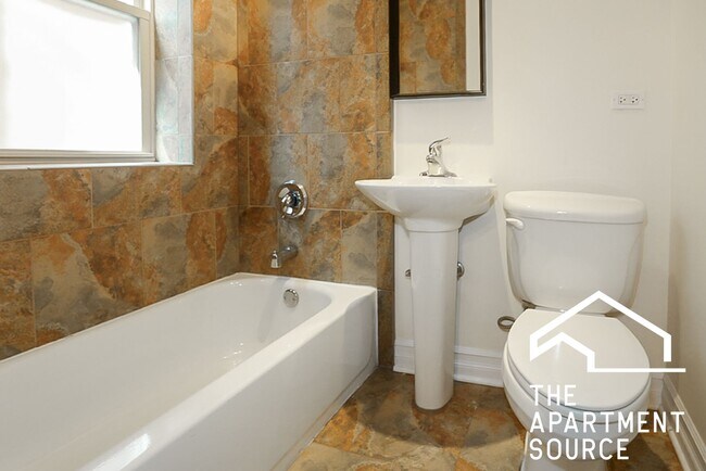 Building Photo - 3808 N Sheffield Ave