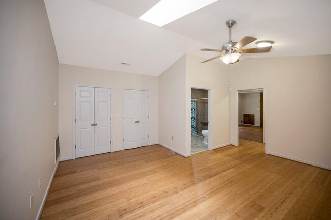 Building Photo - 130 Spring Wood Dr