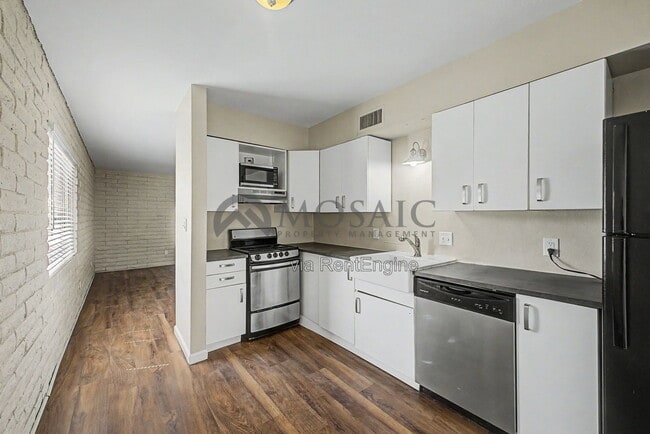 Building Photo - 1204 S McClintock Dr