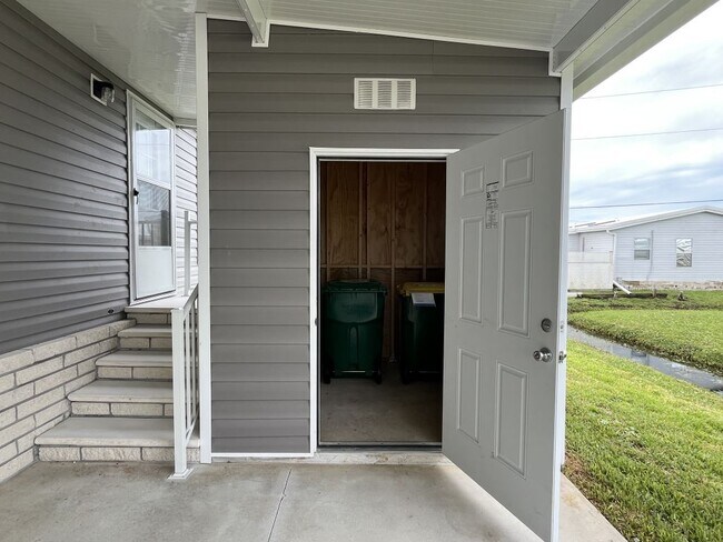 Building Photo - 17100 S Tamiami Trl