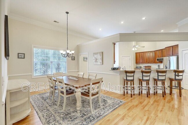 Building Photo - 1485 Oakhurst Dr