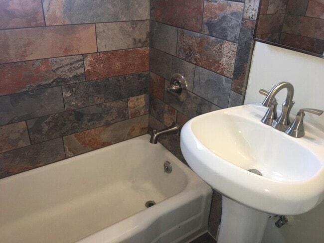 Building Photo - Reno Duplex - 1 Small Pet Friendly, Garage...