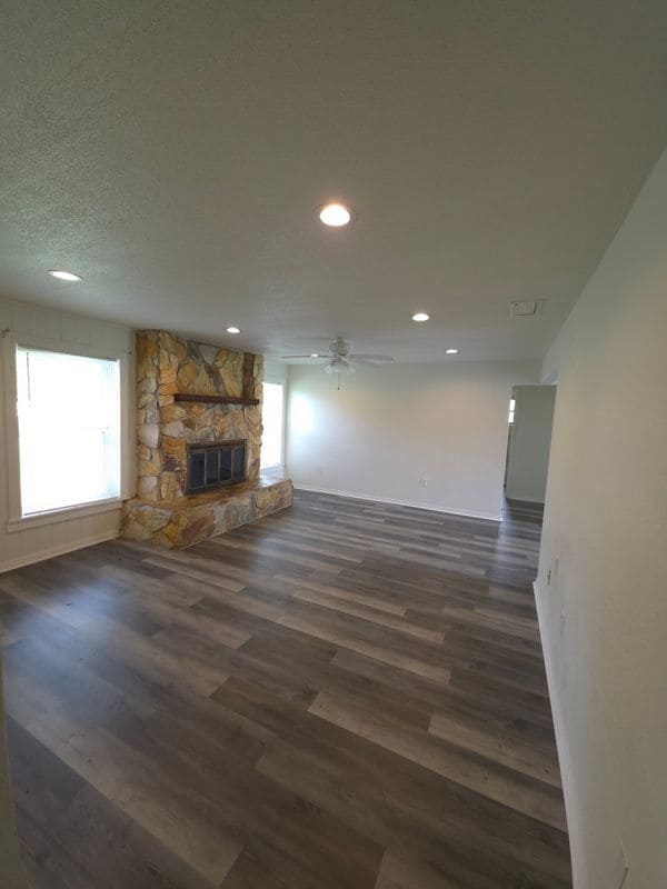 Building Photo - 901 Colonial Ave SE