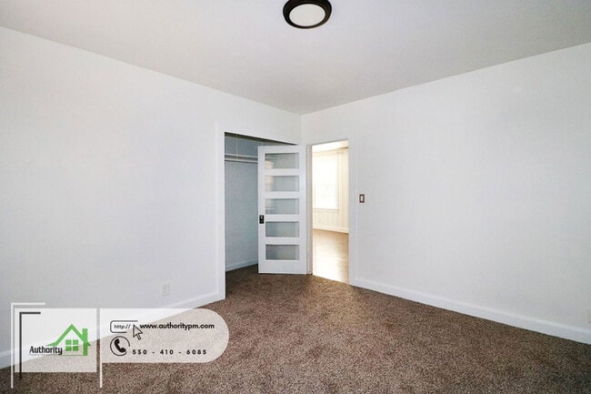 Building Photo - 1840 Heller Ln