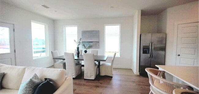 Building Photo - 3840 Casita Cir