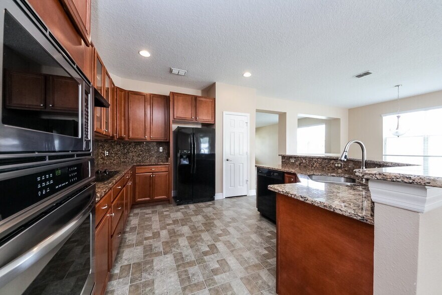 Building Photo - 2057 Bearing Ln