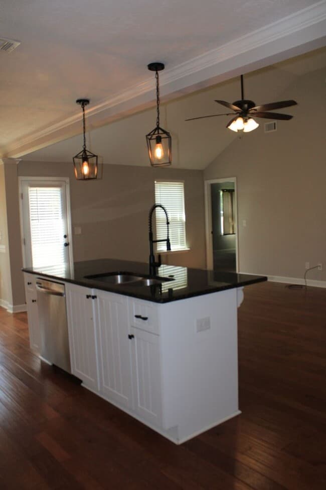 Building Photo - 7105 Summerton Dr