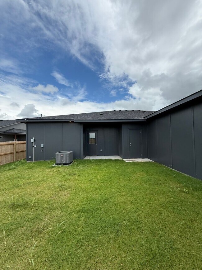 Building Photo - AVAILABLE NOW; APPLY TODAY ON OUR WEBSITE!!!