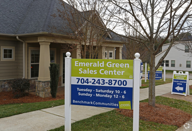 Building Photo - Emerald Green Townhomes