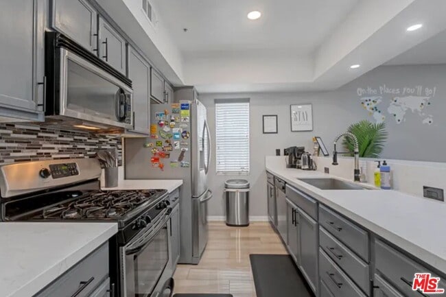 Building Photo - 12032 S Broadway