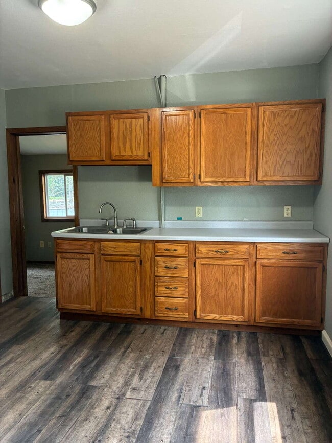 Building Photo - 1 Bedroom, 1 Bathroom, Additional Bonus Room and Detached Garage