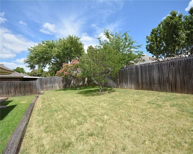 Building Photo - Charming 3 Bed 2 Bath Home in West Fort Worth