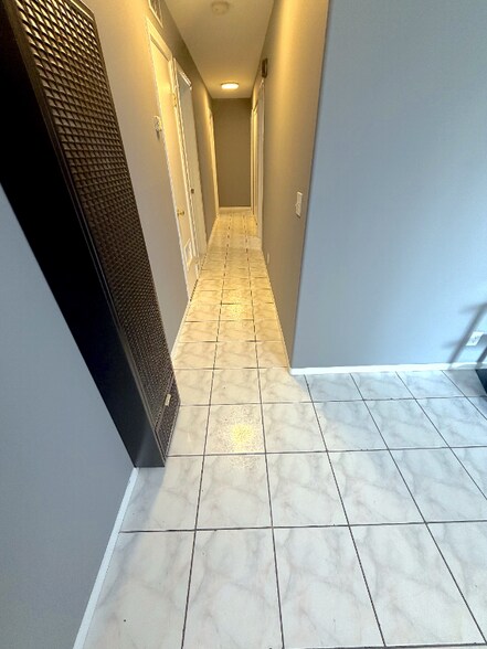 Building Photo - 1503 W Adams Blvd