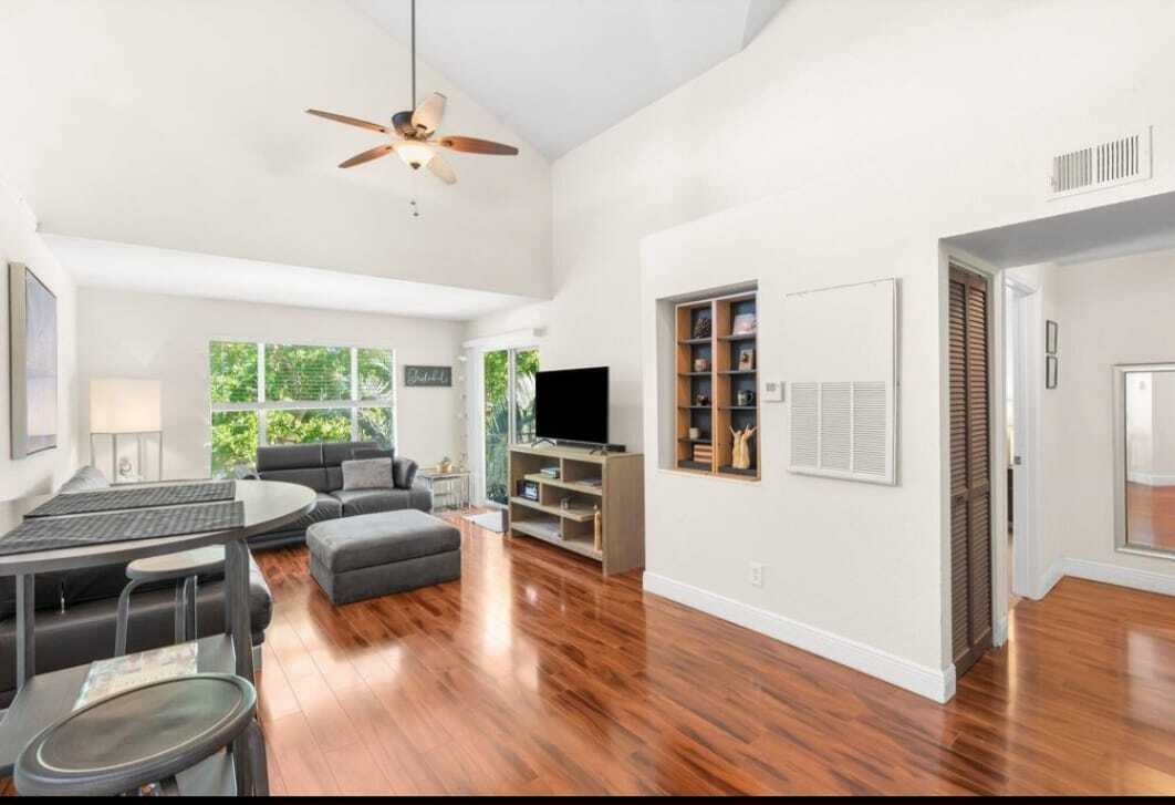 Building Photo - 1760 Palm Cove Blvd