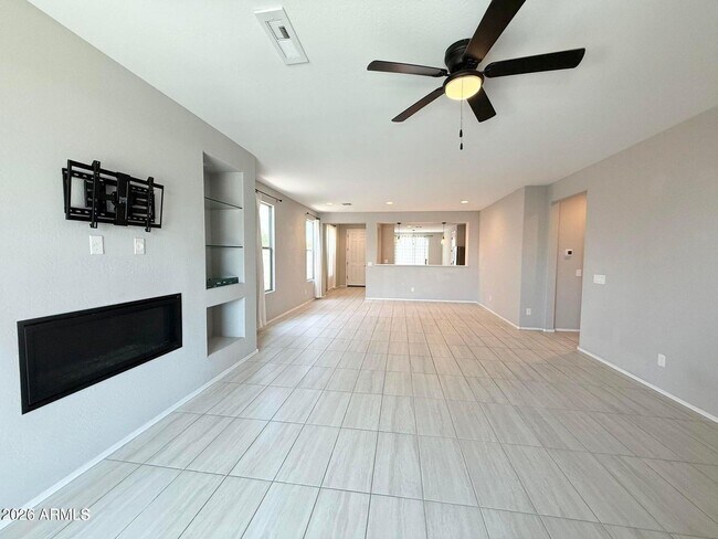 Building Photo - Large 3 Bedroom with Pool and Pool Service Included!