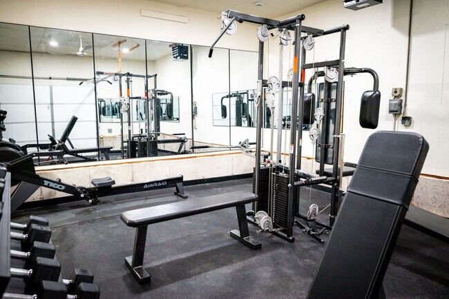 Building Photo - 1205 Emerald Terrace