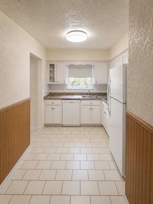 Building Photo - 552 Manor Ridge Rd