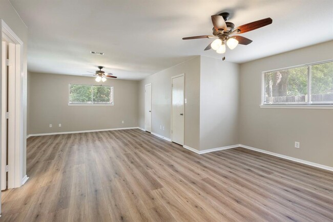 Building Photo - 78 Deerfoot Ct