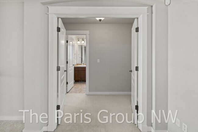 Building Photo - Stunning 3438sf Newcastle Craftsman Near T...