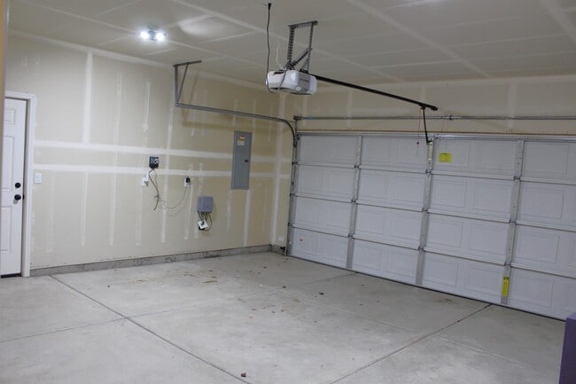 Building Photo - 2244 Kingswood Dr