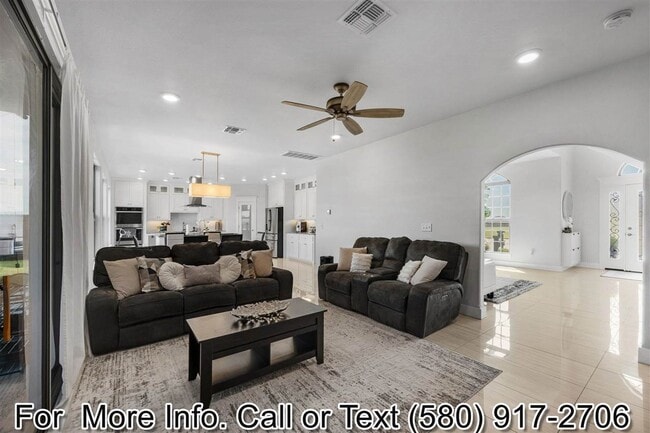 Building Photo - 6309 SW Oakmont Blvd