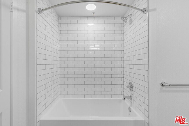 Building Photo - 10824 Blix St