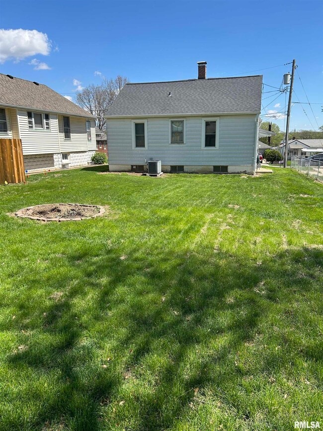 Building Photo - 405 Keller St