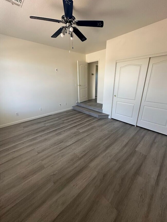 Building Photo - Gorgeous 4 bedroom Scottsdale home with POOL and 3 car garage