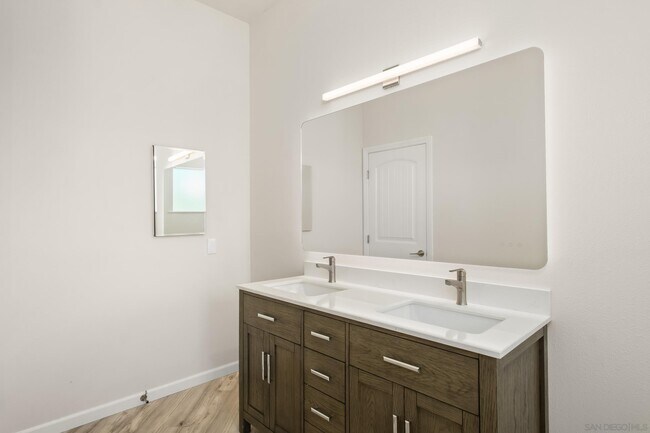 Building Photo - 9427 Vista Dr
