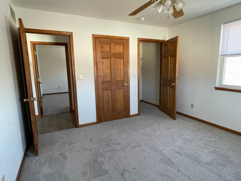 Upstairs bedroom with walk in closet - 3015 Harmony Ln