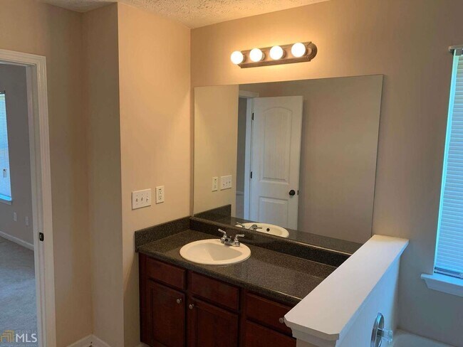 Building Photo - 25 Wexford Way