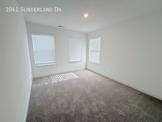 Building Photo - 1041 Sunderland Dr
