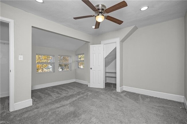 Building Photo - 229 Woodview Ave