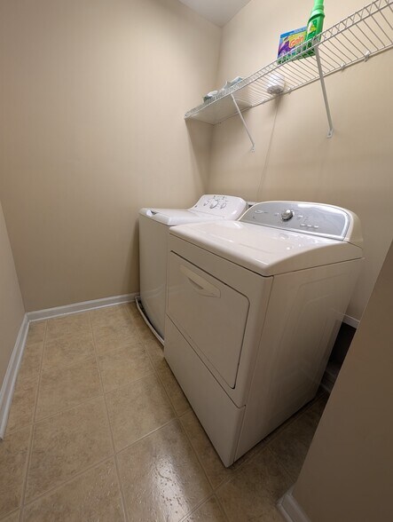 Building Photo - 711 Keystone Park Dr