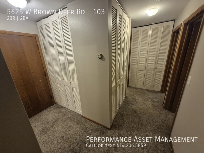 Building Photo - Charming 2BD/1.5BA Brown Deer Condo