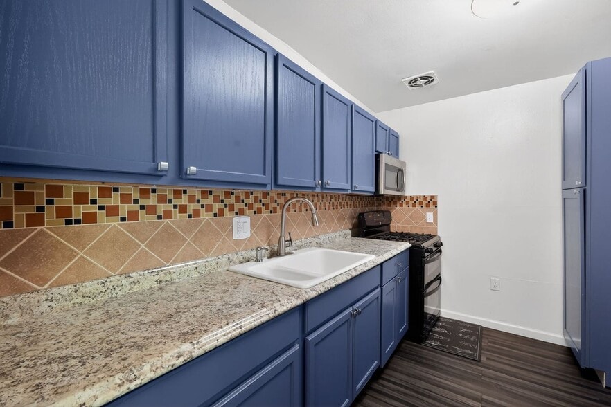 Building Photo - 5200 Newton St