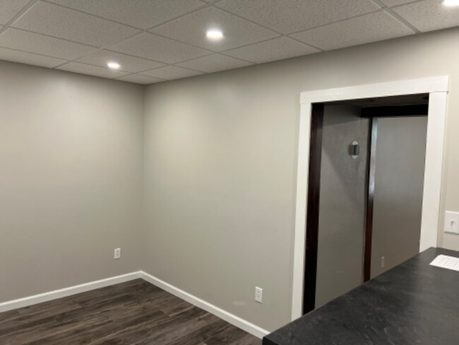 Building Photo - 208 E Front St