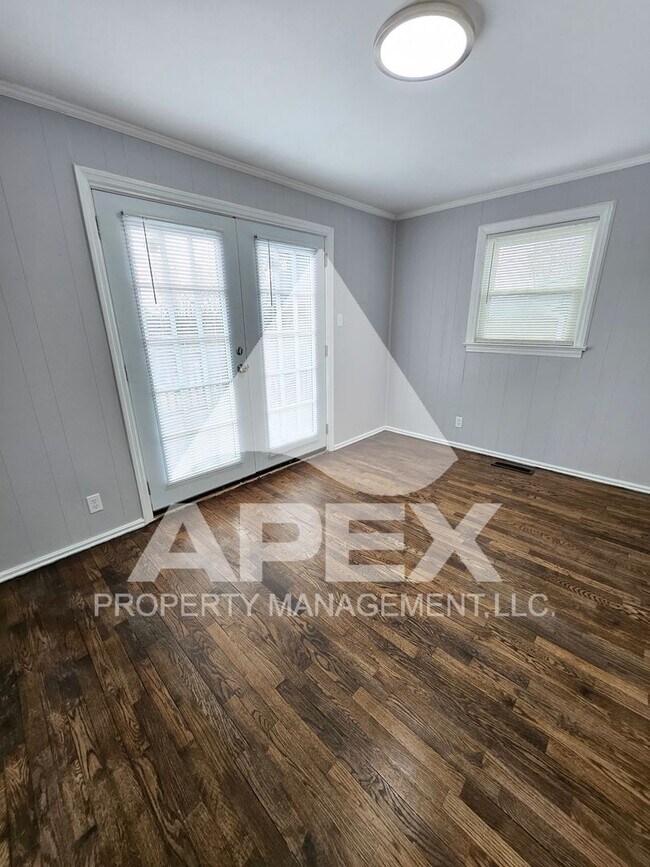 Building Photo - Craftsman Style 2 Bd 1 Ba Single Family Home w/Bonus rm & Garage in North Knox!