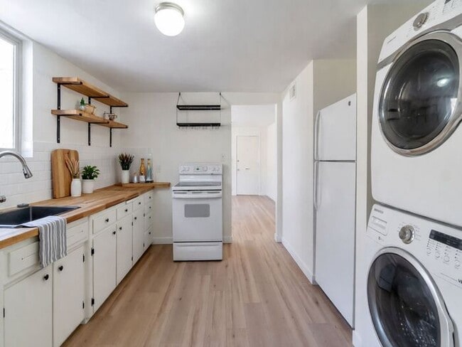 Building Photo - 2BR/1BA Garden-Level • Extra Storage • Near Wash Park