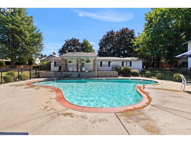 Building Photo - Bright and Open 1,638 SqFt Home Featuring Fireplace, Updated Kitchen & Scenic Outdoor Views ***Wa...