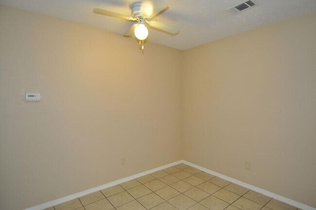 Building Photo - 28302 Doverbrook Dr