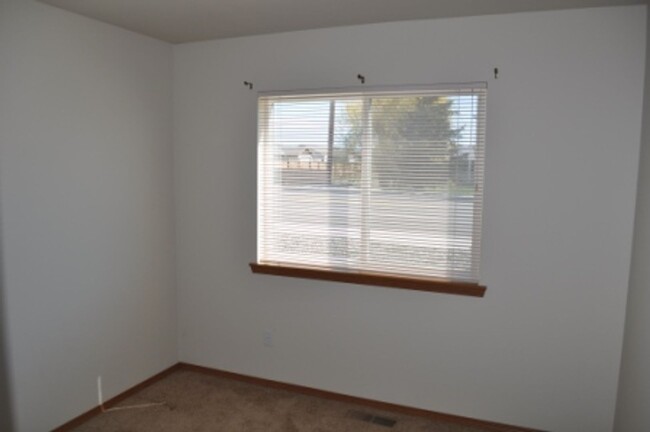 Building Photo - 608 East Remington Drive