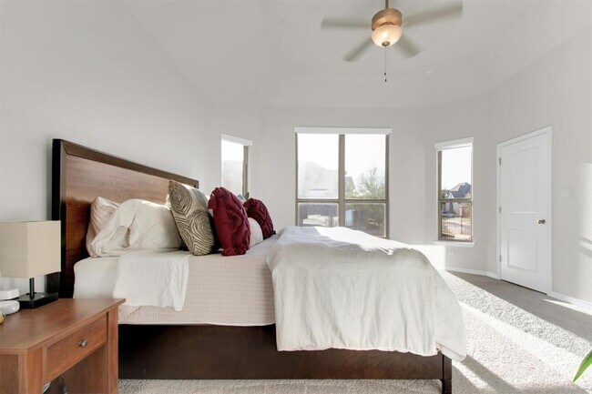 Building Photo - 104 Pin Cherry Pass