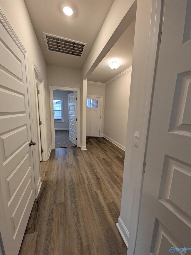 Building Photo - 336 Jackson Pt Cir