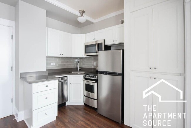 Building Photo - 817 W Lakeside Pl