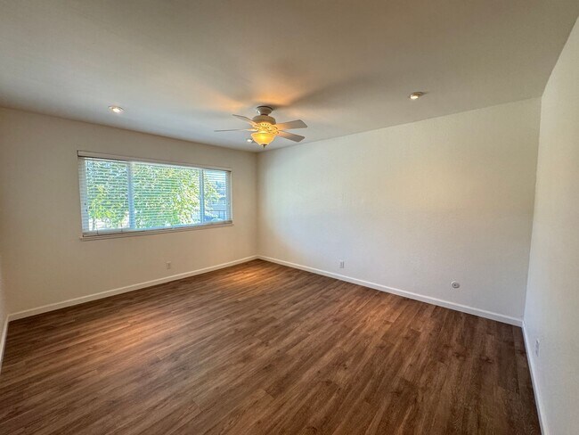 Building Photo - Beautiful & Bright 2Bd/1.5Ba Condo in Mission Viejo w/AC & Garage!
