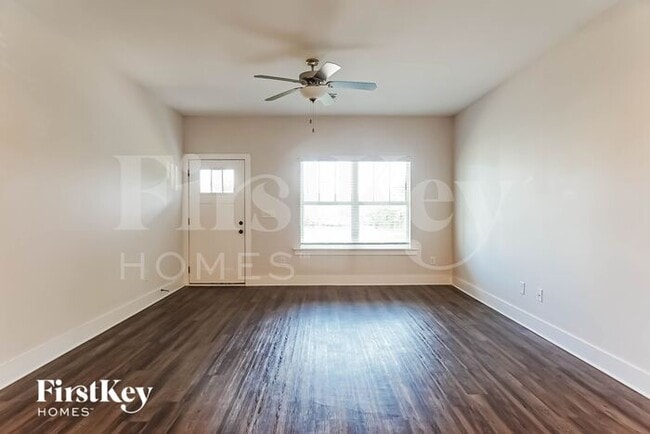 Building Photo - 2775 Village Ln
